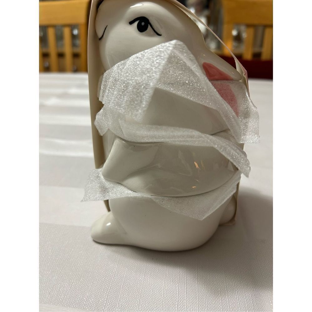 Bakeshop Bunny Measuring Cups Set - Picture 3 of 3